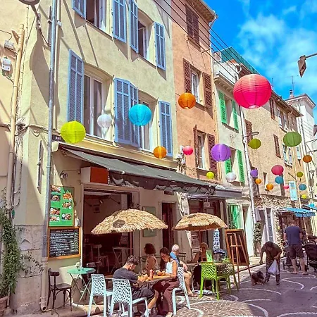 Duplex De Charme Au Coeur D'antibes *